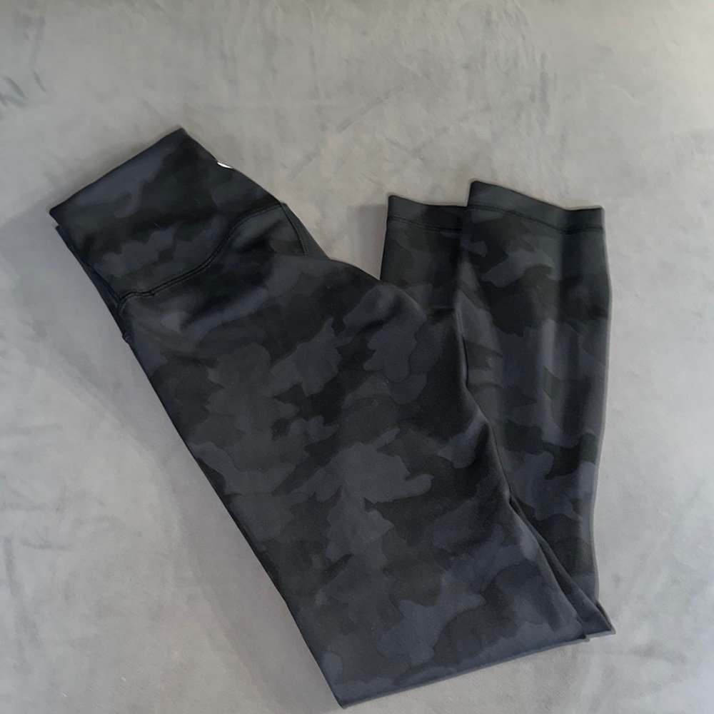 Lululemon leggings no sure the size I think a size 2